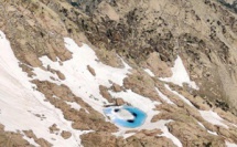 La photo du jour : au pied du Rotondu, le lac de Galiera