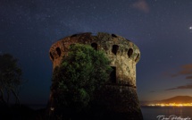 La photo du jour : sous la voie lactée, la tour de Capitellu