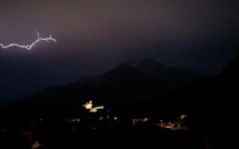 La photo du jour : quand les éclairs zèbrent le ciel de Corte
