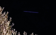 Qu’est-ce qui est à l’origine de la "ligne lumineuse" observée dans le ciel corse ?
