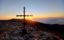 La photo du jour : lever de soleil sur le Cimone