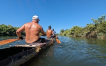 À bord d'une pirogue néolithique, un voyage historique et sportif autour de la Corse