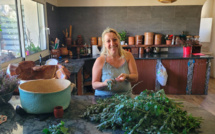Chasseuse de plantes, Florence Weis, est une magicienne des saveurs naturelles