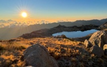 La photo du jour : Lever soleil sur le lac de Bastani 