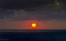 La photo du jour :  à Cargese le coucher de soleil annonce l'automne qui arrive à petit pas