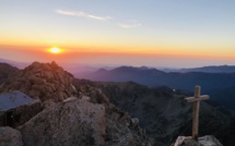 La photo du jour : spectacle au sommet du Monte Rotondu