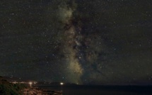 La photo du jour : quand la Voie lactée "tombe" sur Capu di Muru