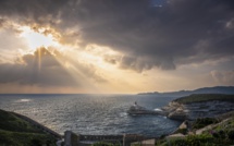 La photo du jour : le phare de la Madonetta... illuminé
