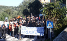 Parents d'élèves en colère à Lumio : Ils bloquent la RN197 pour protester contre la fermeture d'une classe