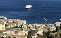 Pourquoi deux navires de croisière ont mouillé toute la journée au large de Bastia ?