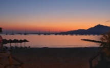 La photo du jour : la plage de Calvi au lever du jour