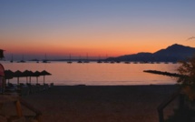 La photo du jour : la plage de Calvi au lever du jour