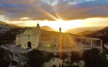 La photo du jour : la lumière de Notre-Dame de la Serra