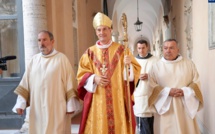 « Le cœur ne se divise pas » : Le Cardinal Bustillo dédicace son livre à ND de Lourdes à Bastia