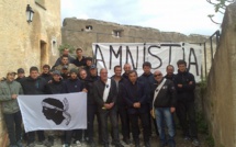 Ghjuventù Indipendentista : Henri Malosse, José Bové et les maires corses rendent visite aux grévistes de la faim