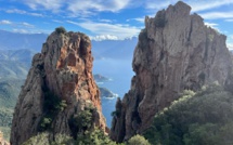 La photo du jour : entre deux pics rocheux, le golfe de Porto