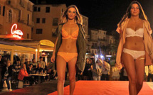 Tapis rouge pour le défilé de mode de l'union commerciale calvaise