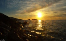 La photo du jour : les ors de la plage du Liamone