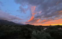 La photo du jour : Lever de soleil sur Porto Vecchio depuis Salva di Levo