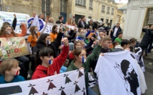 Des lycéens corses à Paris pour défendre un "véritable statut pour les langues minoritaires"