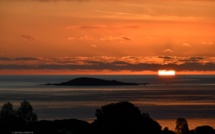 La photo du jour : lever de soleil sur les Îles Cerbicali
