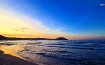 La photo du jour : le ciel, le  coucher de soleil et la mer de Calvi
