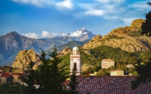 La photo du jour : Piana et son beau clocher