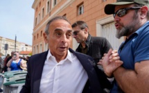 Eric Zemmour visé par des jets d'œufs à Ajaccio, une enquête ouverte