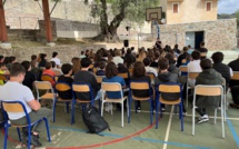 Jean-François Bernardini explique la non-violence aux collégiens des Moltifao 