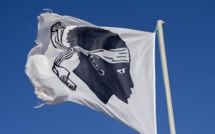 Pourquoi les drapeaux de la Corse et de la Sardaigne se ressemblent-ils tant ?