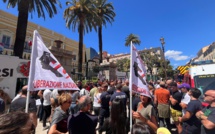 A Ajaccio, les pompiers se mobilisent contre la fermeture de la base du Dragon 20