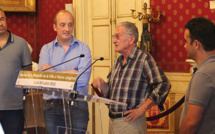 Il a reçu la médaille de la ville d’Ajaccio des mains de Laurent Marcangeli : Pierre Cangioni enfin honoré