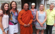 Le vénérable Bhante Saranapala enseigne la méditation à Santa Maria di Lota