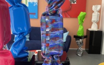 Quand l’art rencontre la gourmandise : les bonbons géants de Laurence Jenkell s'invitent à Calvi