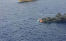 VIDEO - Le "Corsica Victoria" à la rescousse du bateau en feu