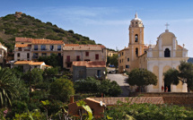 Cargèse : Pierre Alessandri sur la tombe de son fils
