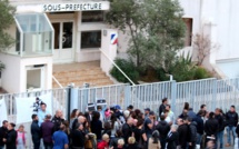 Soutien à Paul-André Contadini devant la sous-préfecture de Calvi