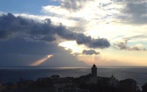 Bastia : Pyramide de lumière sur la Tyrrhénienne !