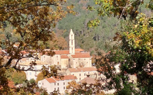 La photo du jour : Santa-Maria di Ghisoni dans son écrin automnal