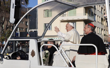 Déambulation de François sur le front de mer : tout savoir sur la papamobile