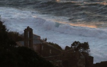 Nonza : Déferlantes sur la côte Ouest du Cap Corse