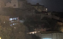 La photo du jour : le tunnel, le parking, le clocher et la lune