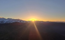 La photo du jour : quand le soleil s'élève au-dessus du Renosu