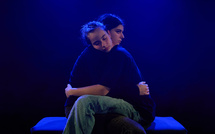 "La peau des autres" : la compagnie Acrobatica Machina explore les violences intrafamiliales à travers le théâtre