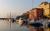 La photo du jour : Les façades colorées du Vieux-Port de Bastia