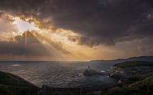 La photo du jour : le phare de la Madonetta de Bonifacio