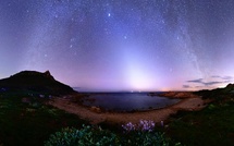 La photo du jour : la Voie lactée hivernale sur le sentier des douaniers à Ajaccio