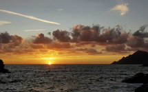 U filmettu : coucher de soleil sur la côte ouest 