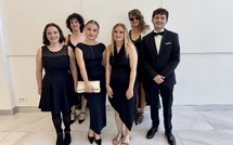 Un Bastiais avec 5 ados malades sur les marches du palais du Festival de Cannes