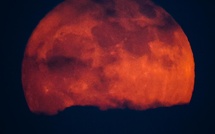 Une « lune fraise » illumine le ciel corse : un spectacle rare visible tous les 18 ans
